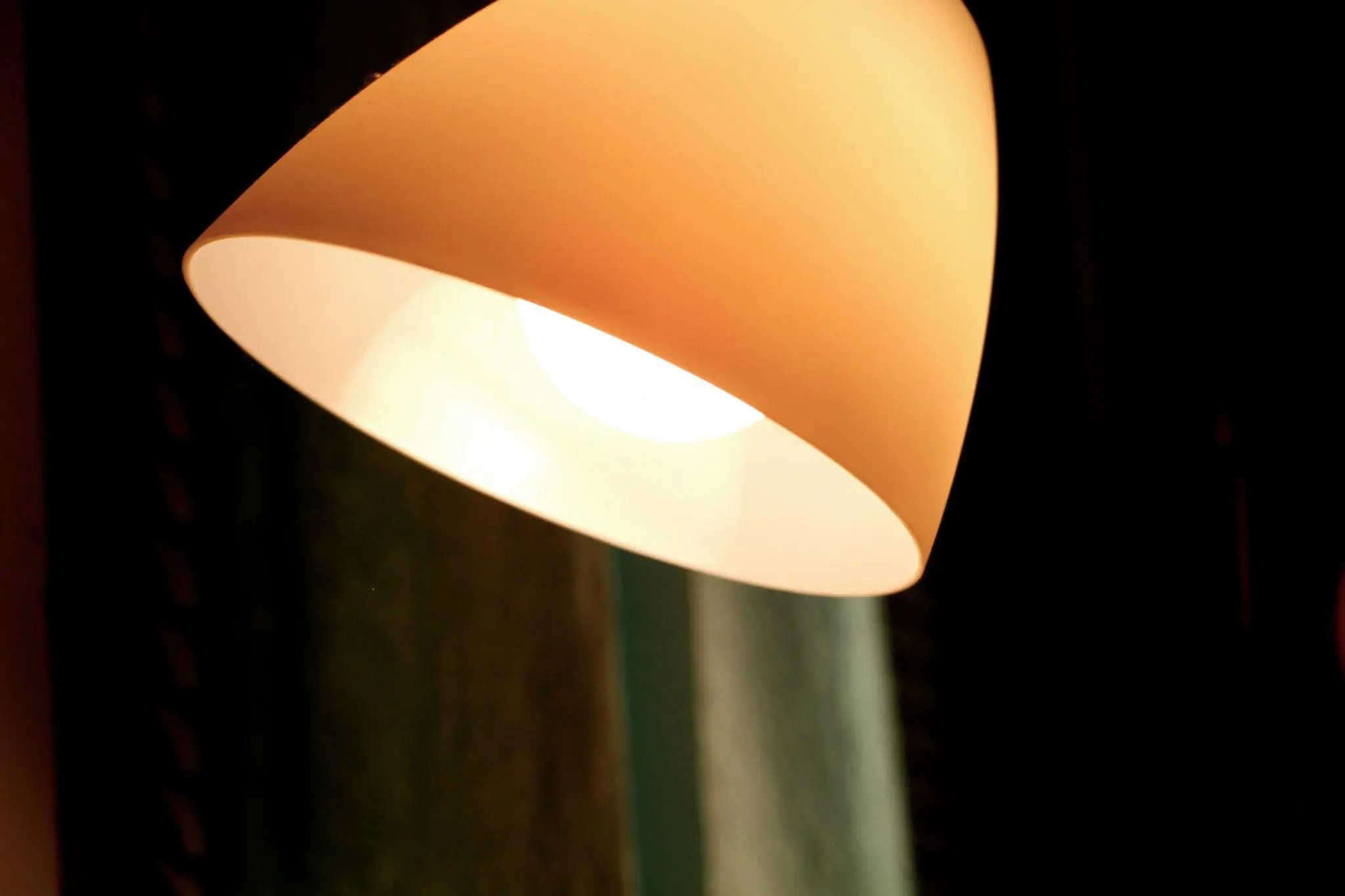 Warm illuminated lamp